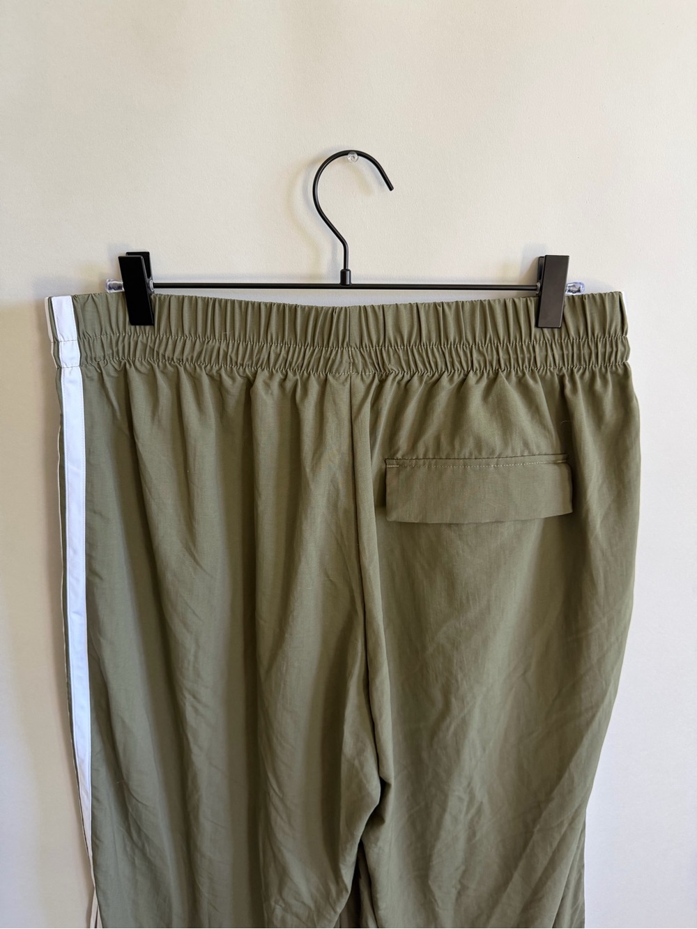 ADIDAS Essentials 3-Stripes Lifestyle Woven Parachute Pants Olive Strata - Picture 8 of 12